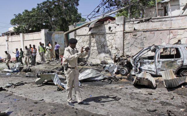 Βομβιστική επίθεση με στόχο κονβόι του ΟΗΕ στη Σομαλία